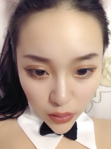 气质女神的私拍,兔耳朵装饰,约拍摄