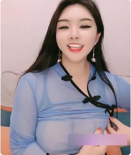 卡戴珊:性感身材下垂诱人的直播视频