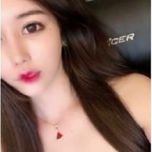 漂亮特写：新款baby吖身材迷人