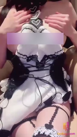 眼镜学生妹被父母发现看手机电视剧后被互动