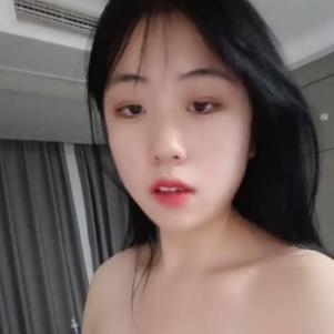超级球的00后直播主勇敢展示自己