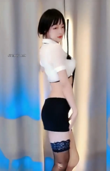 虎牙女神林小花最新视频:超清纯99年少女,时长13分54秒