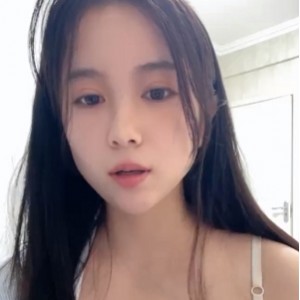 00后小姐姐：漂亮馒头女神的柔软酥球视频集，闷骚感觉打包百度盘