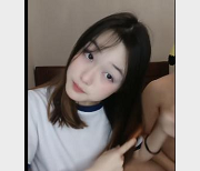 清纯长发美女小雨:3000件服饰展现不同风格和魅力