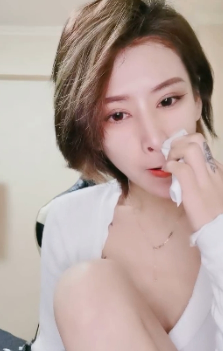 网红蔡美仁动作美到爆,1v+2.08G视频震撼上贤妗