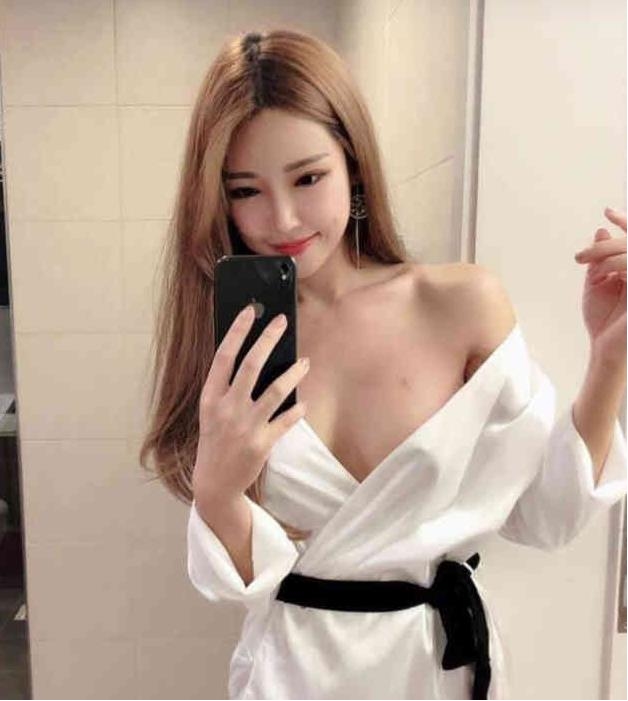 高颜值妹子私密作品珍贵合集,洛杉矶爱德华戏院好片不断