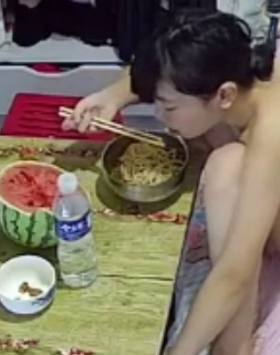 何,这段视频都展现了一个奇异而有趣的世界。