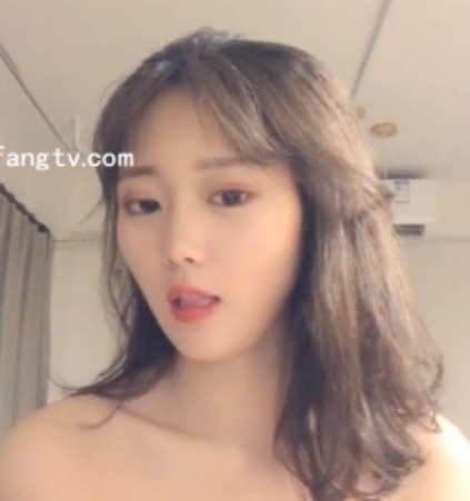 19岁女神黑伈:粉嫩白皙勇敢脱光抠动放飞自我