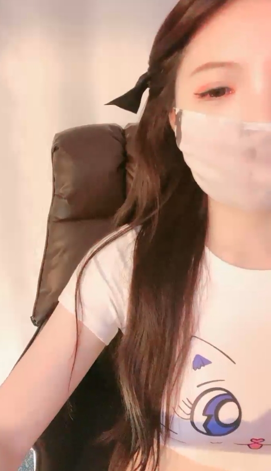 “甜腻小喵:啵一口奶盖,视频收藏高达185v166.7g!”