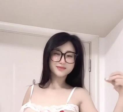 快手粉主播定制舞一只白咩咩最新合集13V539M,车灯自拍,舞蹈漏点