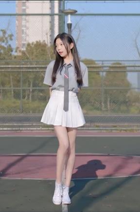 抖音欣小萌换脸合集108P50MB疯狂展示